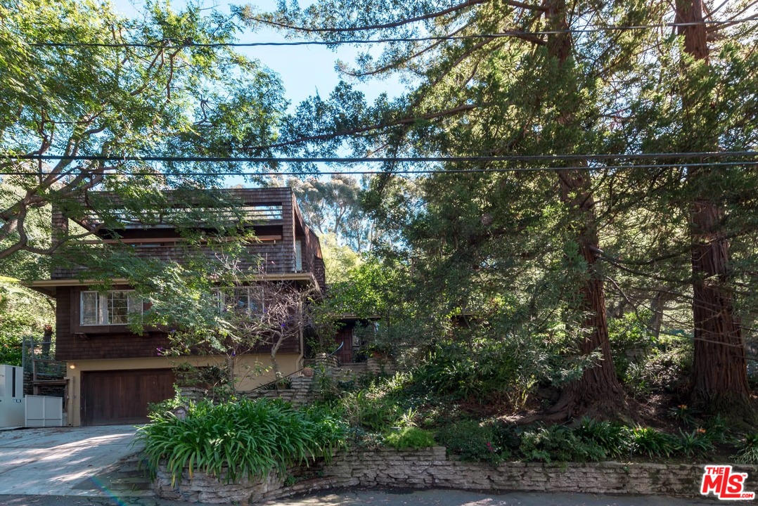 770 Latimer Road Santa Monica, CA 90402 - Photo 2 of 27