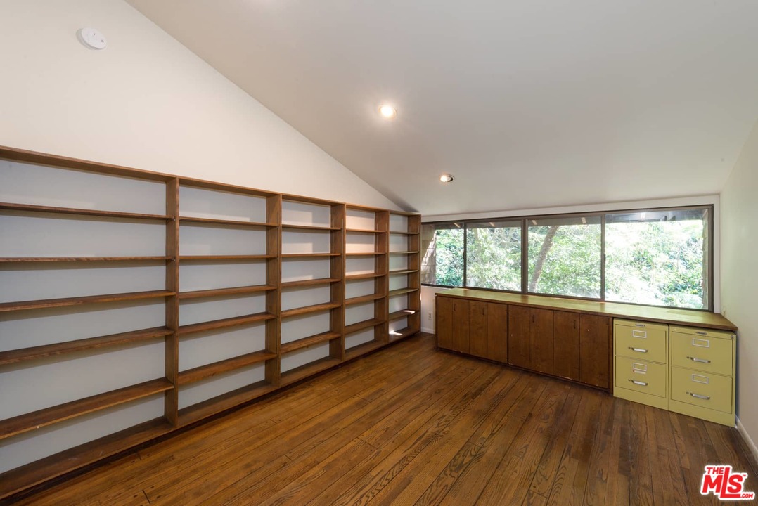 770 Latimer Road Santa Monica, CA 90402 - Photo 16 of 27