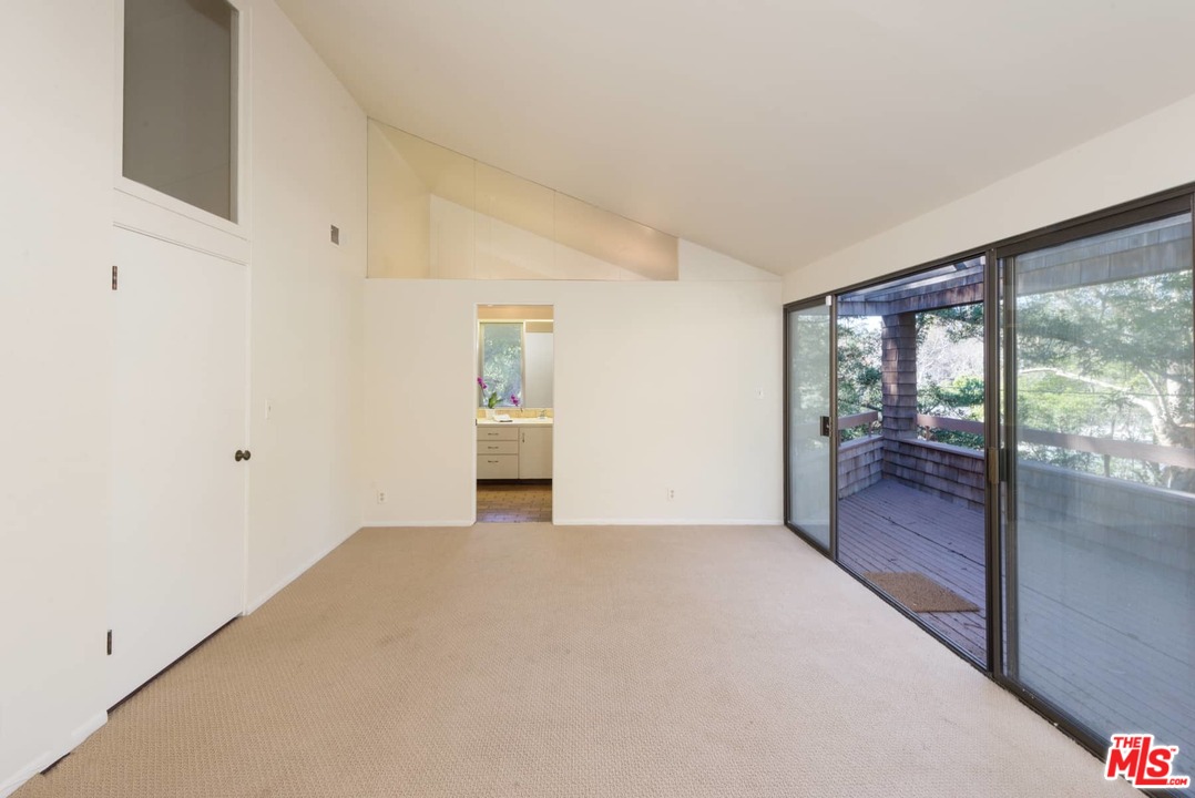 770 Latimer Road Santa Monica, CA 90402 - Photo 17 of 27