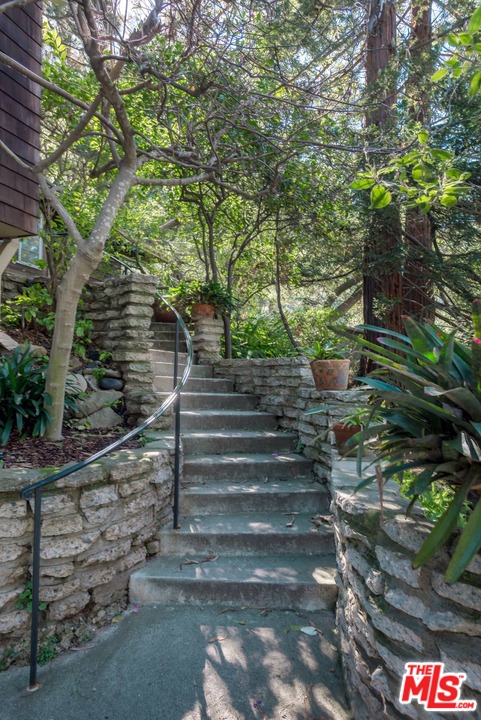 770 Latimer Road Santa Monica, CA 90402 - Photo 22 of 27