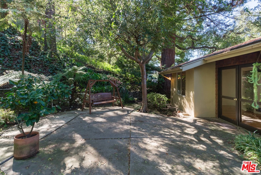 770 Latimer Road Santa Monica, CA 90402 - Photo 24 of 27