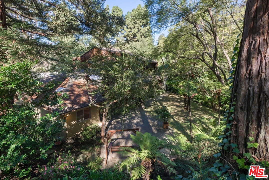 770 Latimer Road Santa Monica, CA 90402 - Photo 26 of 27