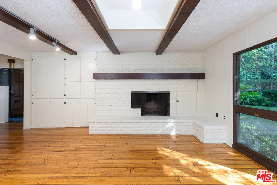 770 Latimer Road Santa Monica, CA 90402 - Photo 7 of 27