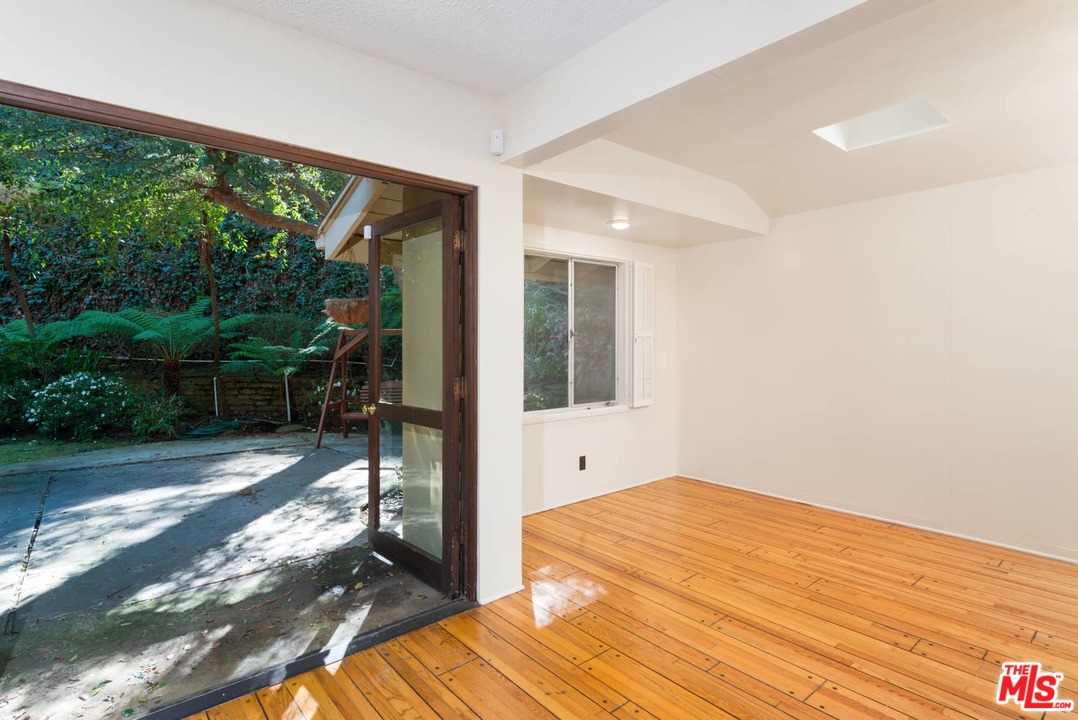 770 Latimer Road Santa Monica, CA 90402 - Photo 9 of 27