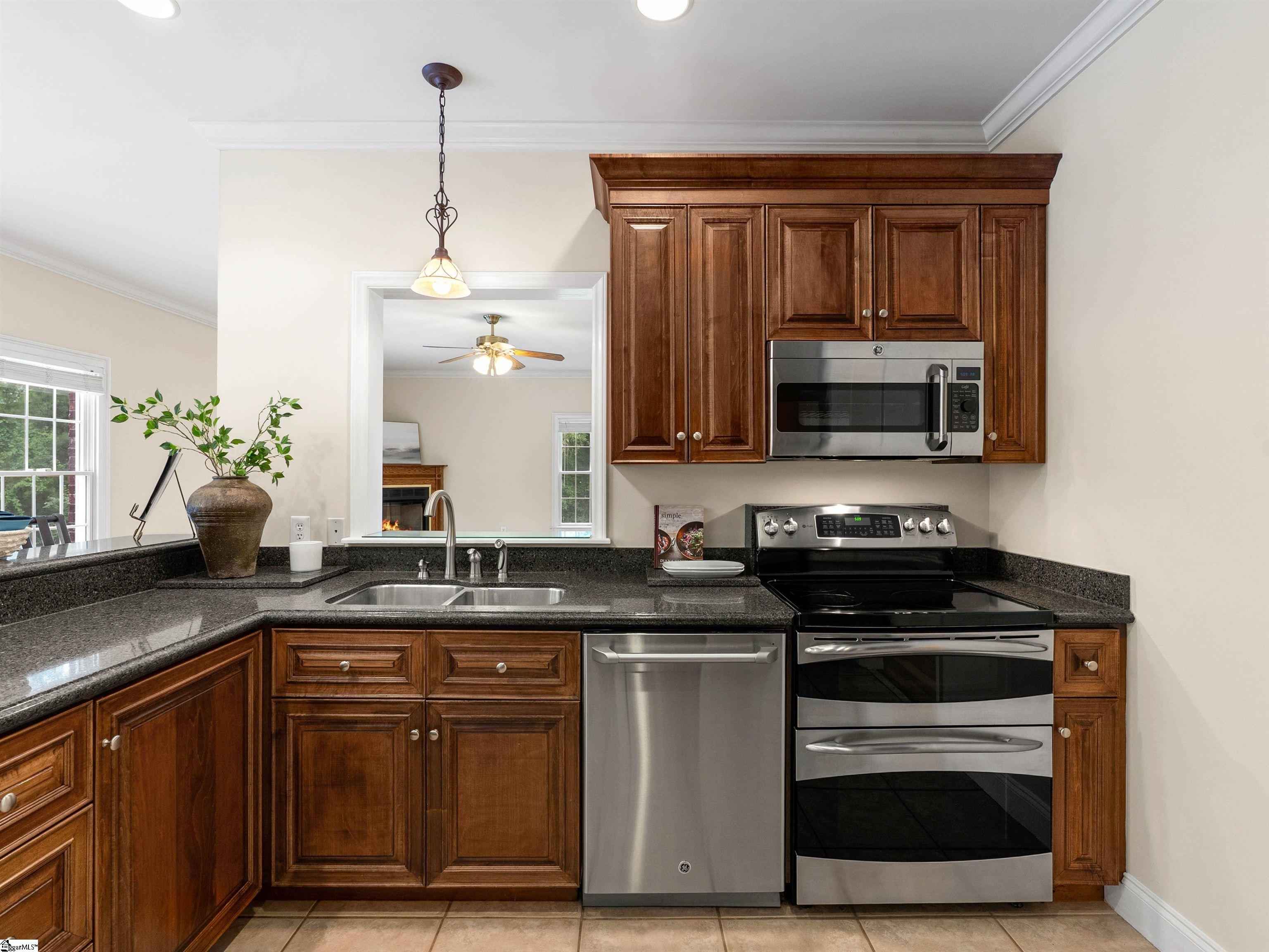 453 Circle Road Greer, SC 29651 - Photo 11 of 29