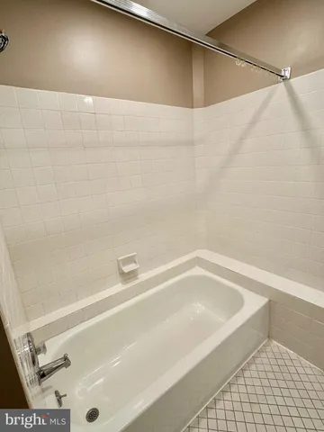 $2,500 | 104 Woodside Road, Unit B305, Haverford, PA 19041