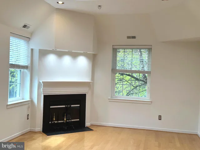 $2,500 | 104 Woodside Road, Unit B305, Haverford, PA 19041