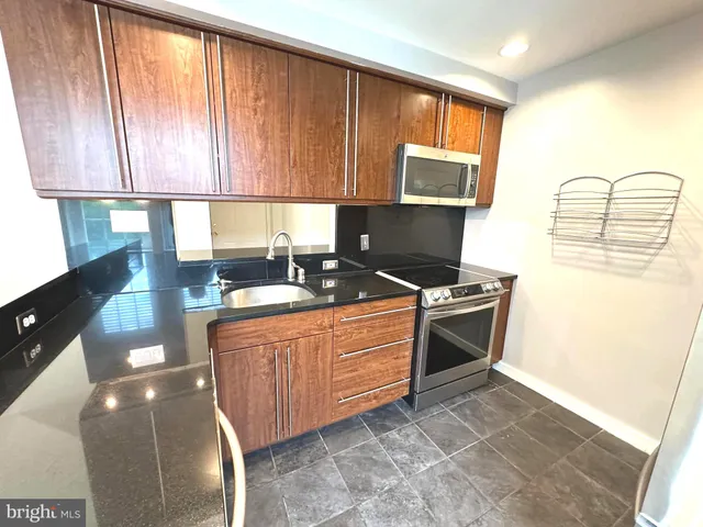 $2,500 | 104 Woodside Road, Unit B305, Haverford, PA 19041