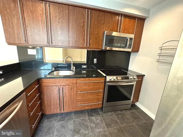 $2,500 | 104 Woodside Road, Unit B305, Haverford, PA 19041