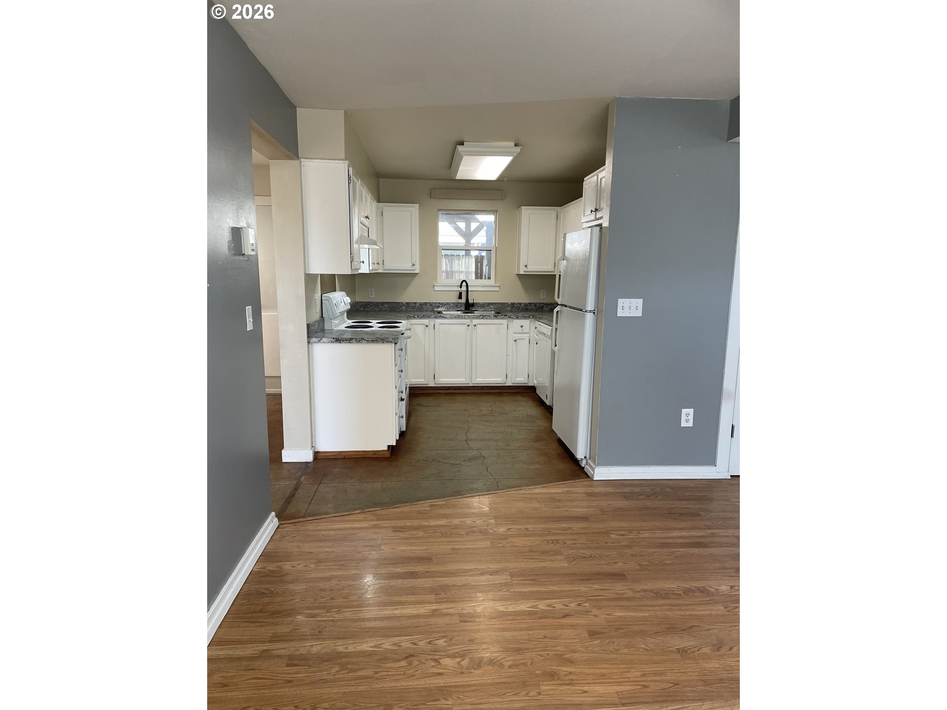 303 Taylor Street Sutherlin, OR 97479 - Photo 7 of 36