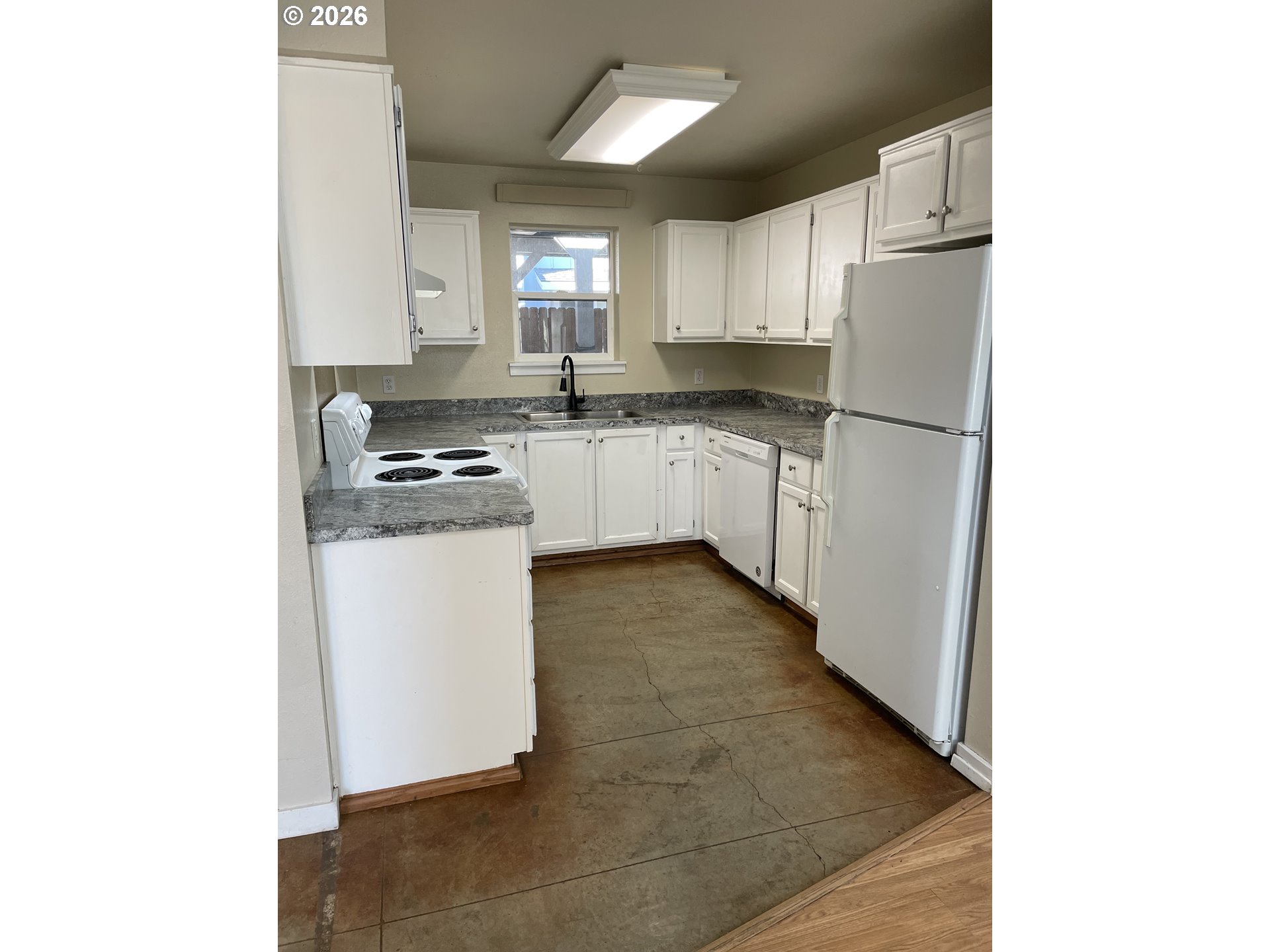 303 Taylor Street Sutherlin, OR 97479 - Photo 8 of 36