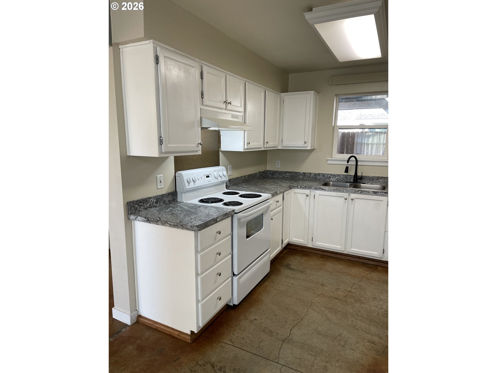 303 Taylor Street Sutherlin, OR 97479 - Photo 9 of 36