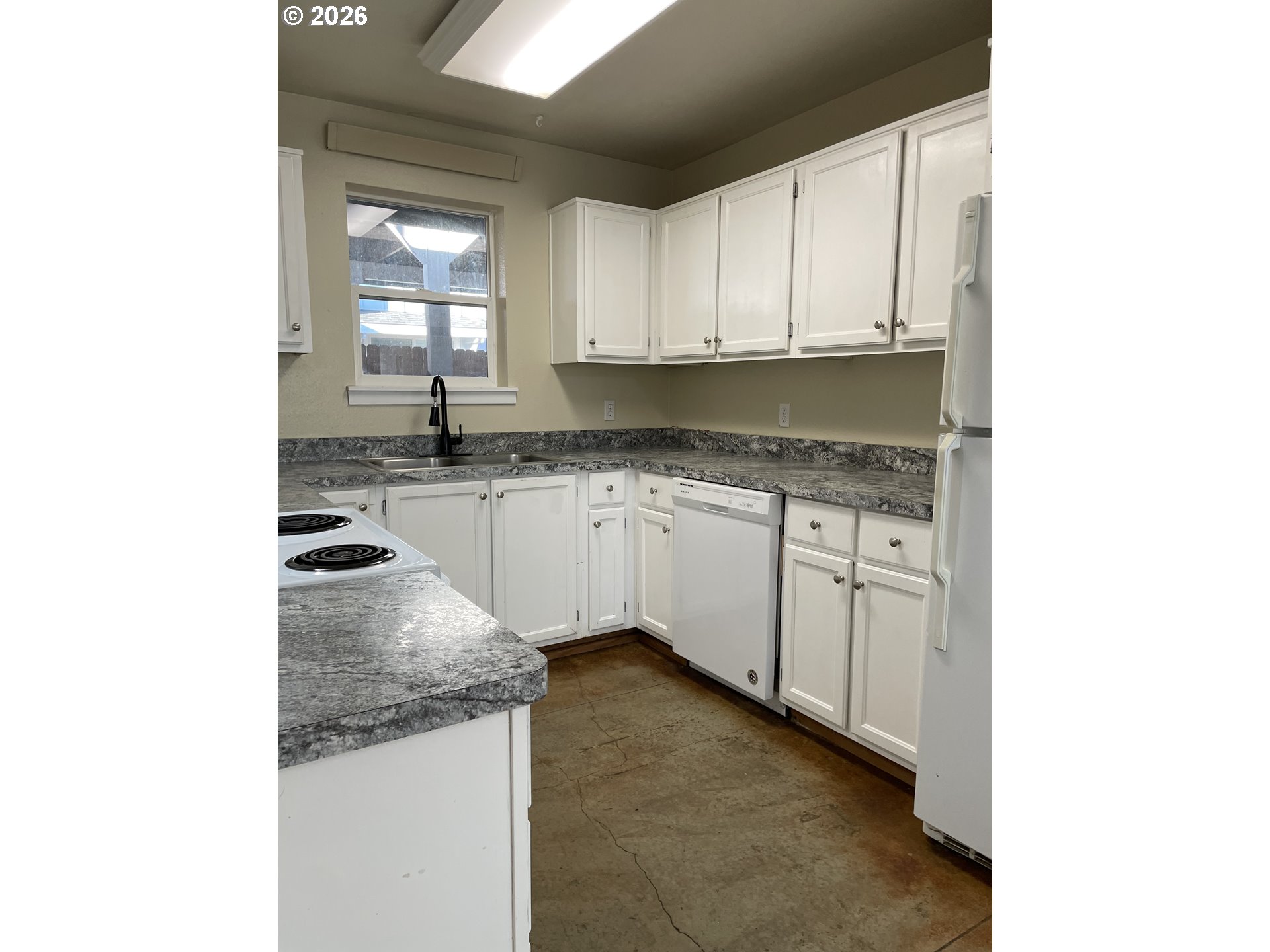 303 Taylor Street Sutherlin, OR 97479 - Photo 10 of 36