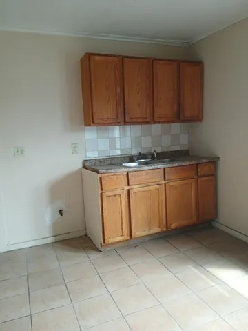 a close view of sink and tap