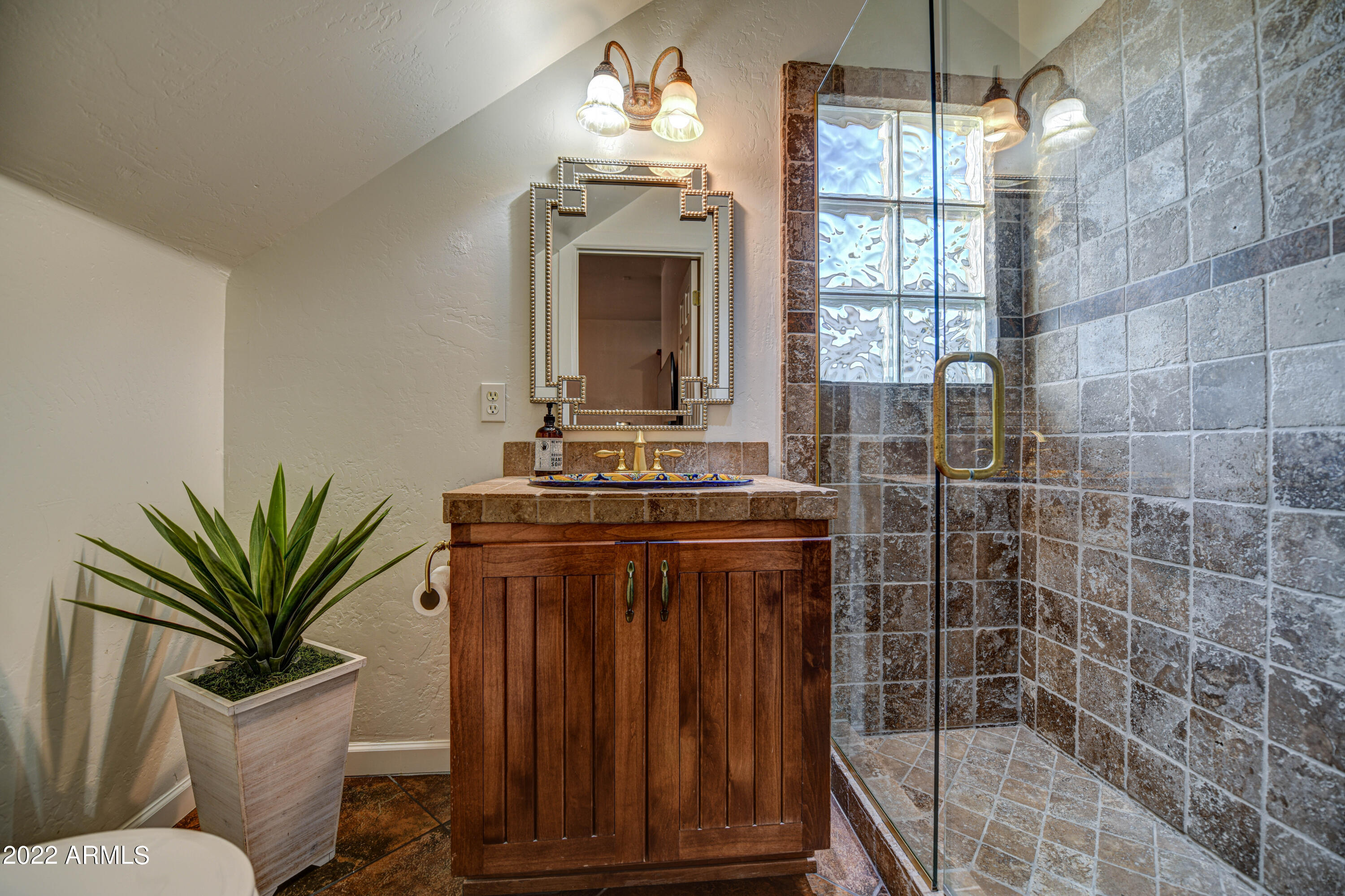 4529 North 8th Place Phoenix, AZ 85014 - Photo 33 of 49 Bathroom 2-pic 1