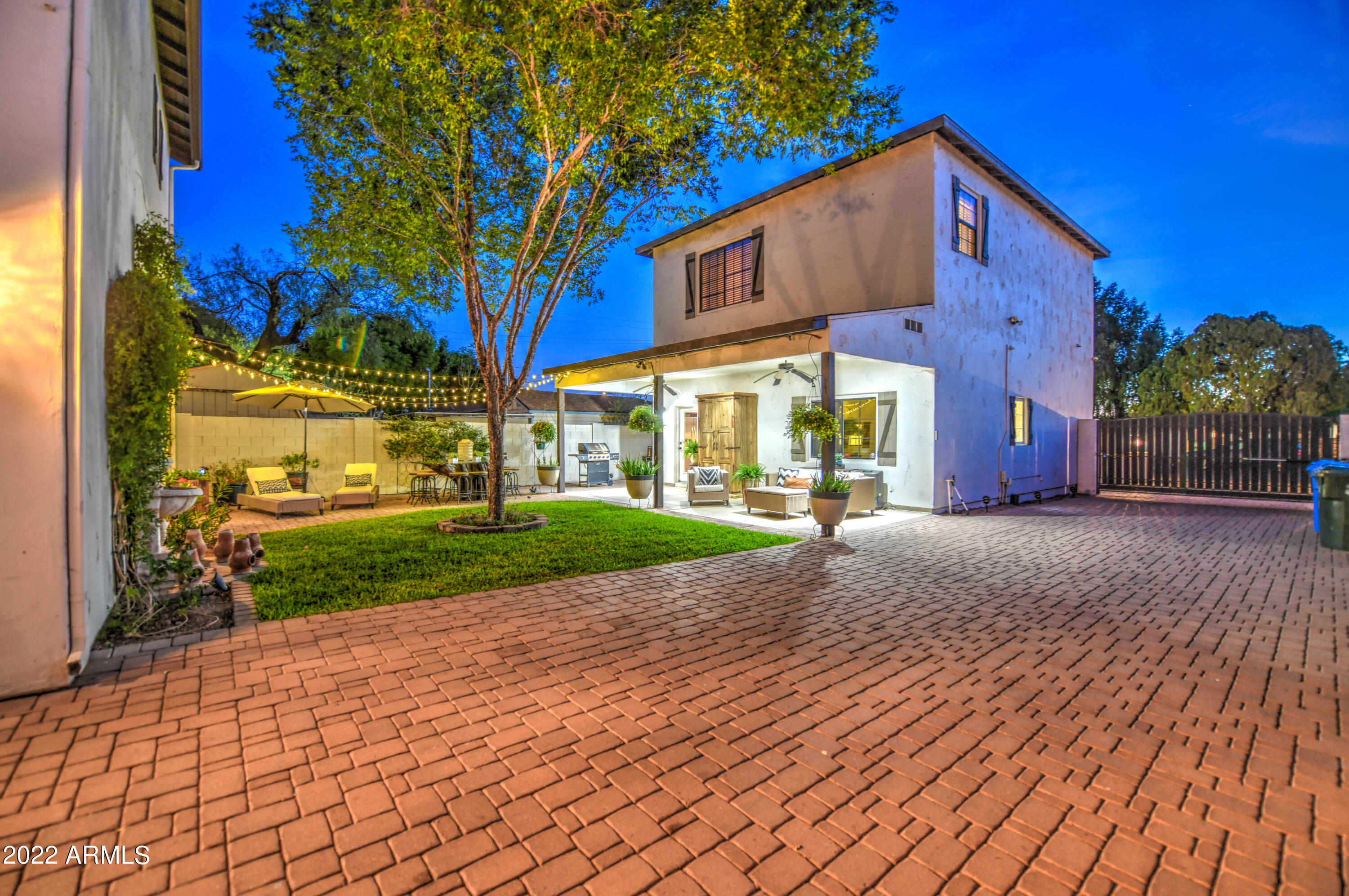 4529 North 8th Place Phoenix, AZ 85014 - Photo 4 of 49 Twilight 44