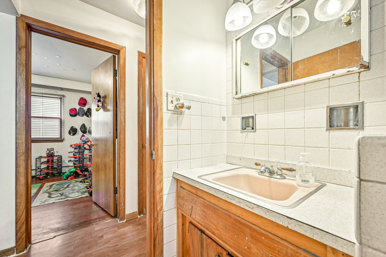 1841 South 61st Court Cicero, IL 60804 - Photo 35 of 46 a bathroom with a sink and a mirror