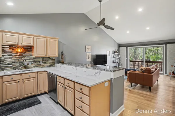 $384,900 | 17595 Park Pl Circle, Spring Lake, MI 49456