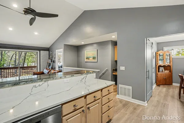 $384,900 | 17595 Park Pl Circle, Spring Lake, MI 49456