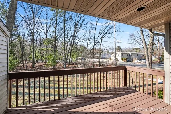 $384,900 | 17595 Park Pl Circle, Spring Lake, MI 49456