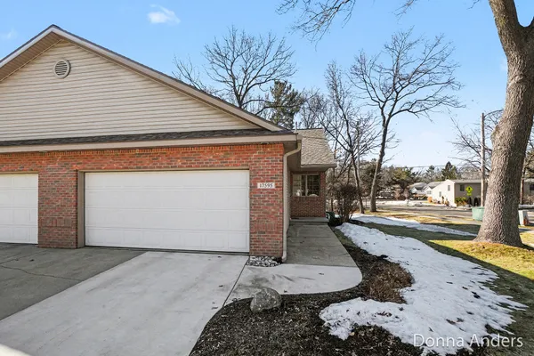 $384,900 | 17595 Park Pl Circle, Spring Lake, MI 49456