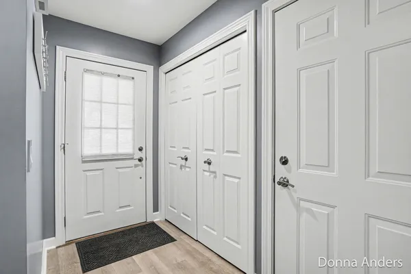 $384,900 | 17595 Park Pl Circle, Spring Lake, MI 49456