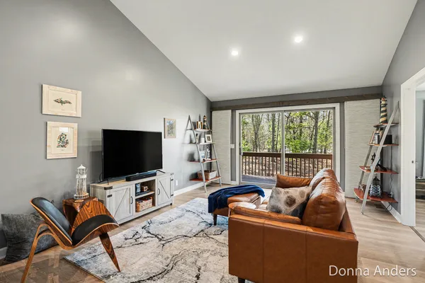 $384,900 | 17595 Park Pl Circle, Spring Lake, MI 49456