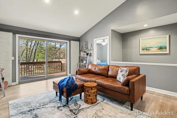 $384,900 | 17595 Park Pl Circle, Spring Lake, MI 49456