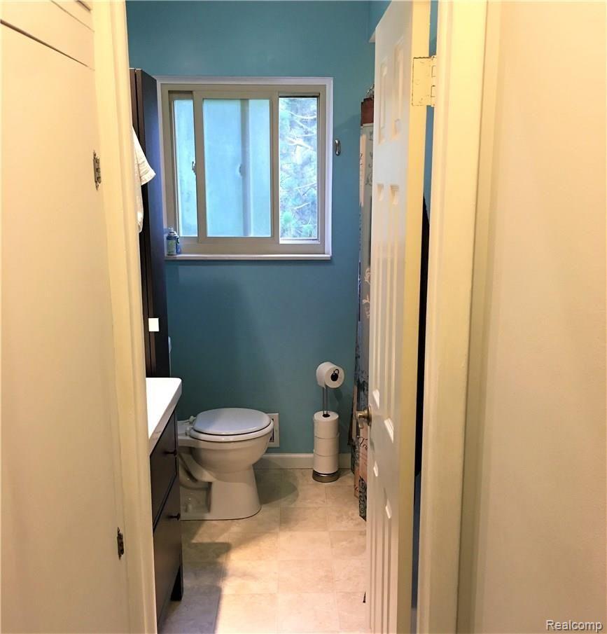9039 Buchanan Road Brighton, MI 48116 - Photo 21 of 26 Full Bathroom