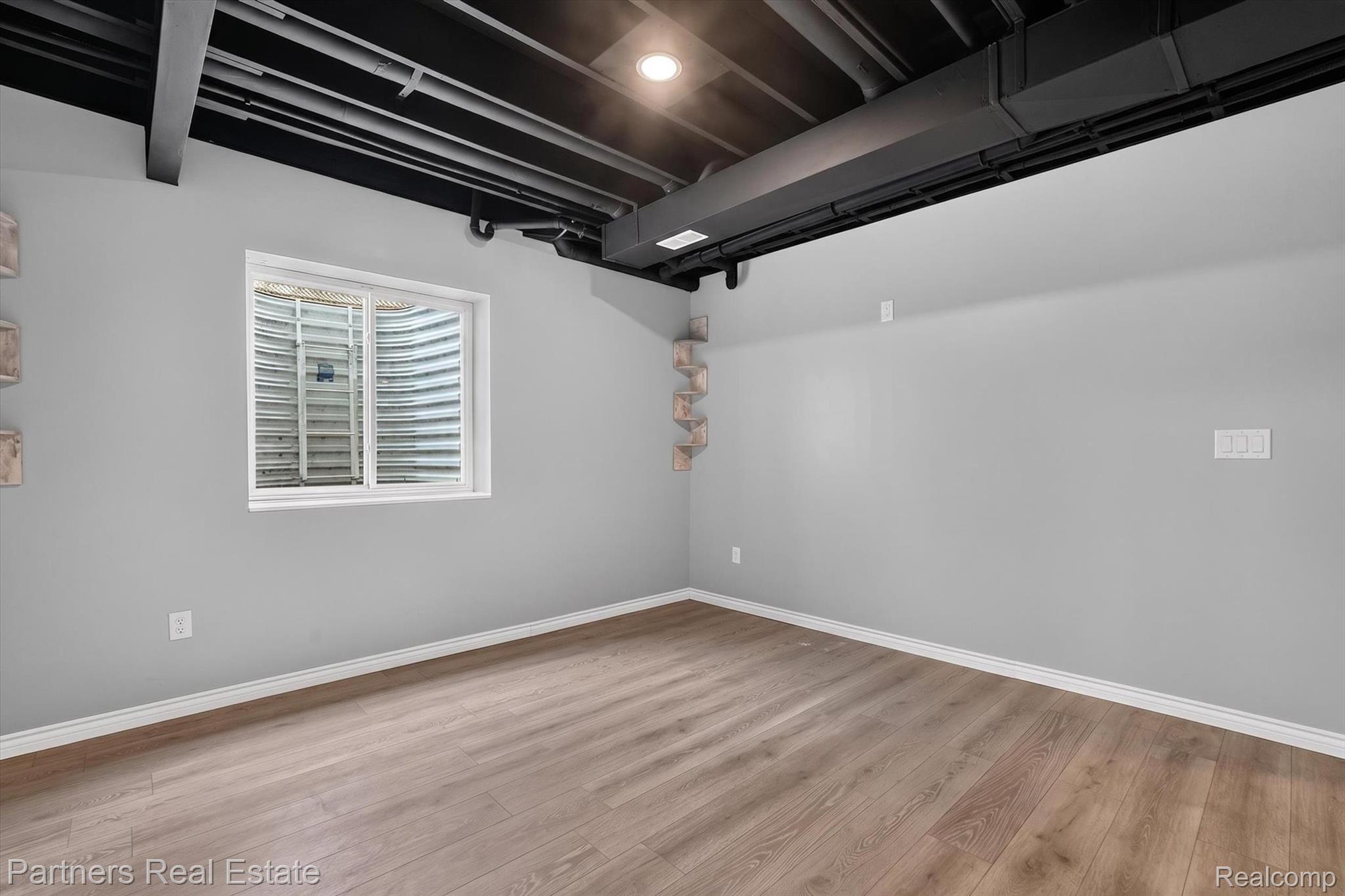 5127 East Clyde Road Howell, MI 48855 - Photo 40 of 60 40-5127-E-Clyde-Rd-WindowStill-Photography.jpg