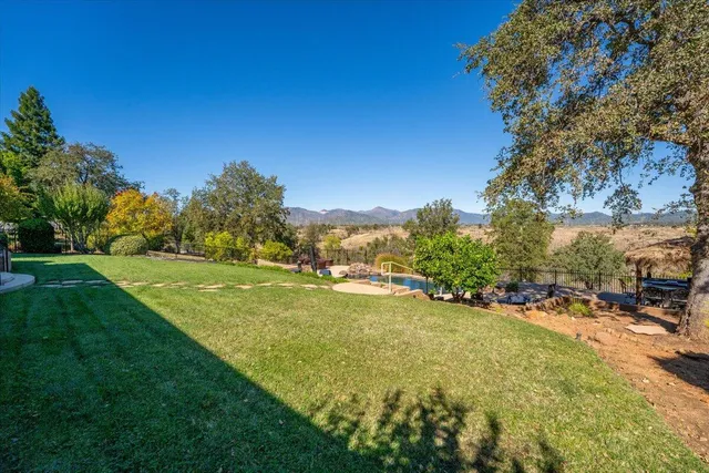 $800,000 | 827 Santa Cruz Drive, Redding, CA 96003