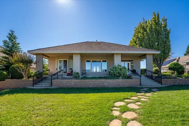 $800,000 | 827 Santa Cruz Drive, Redding, CA 96003