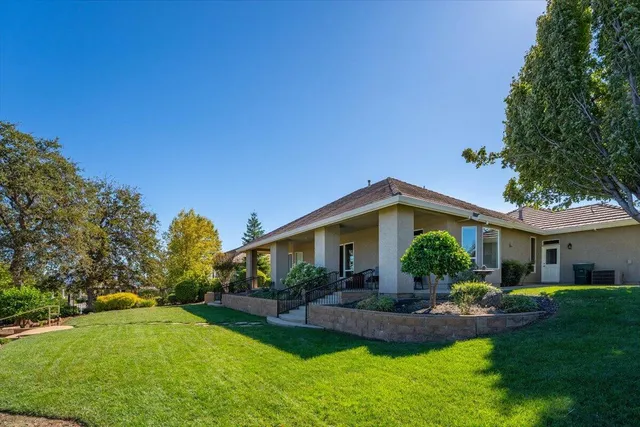 $800,000 | 827 Santa Cruz Drive, Redding, CA 96003