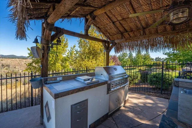 $800,000 | 827 Santa Cruz Drive, Redding, CA 96003