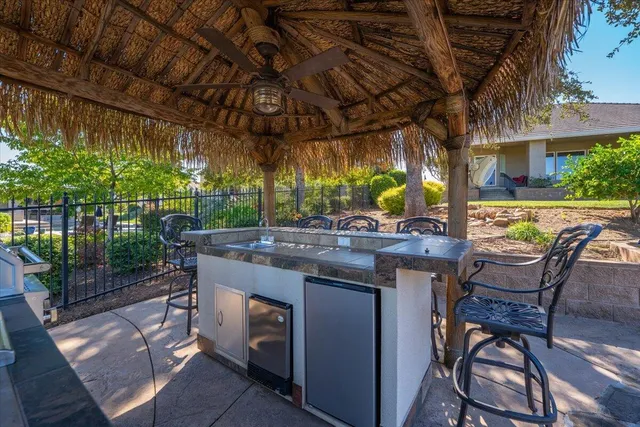 $800,000 | 827 Santa Cruz Drive, Redding, CA 96003