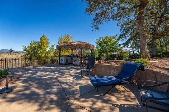 $800,000 | 827 Santa Cruz Drive, Redding, CA 96003