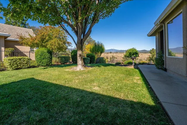 $800,000 | 827 Santa Cruz Drive, Redding, CA 96003
