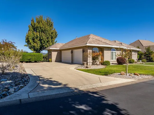 $800,000 | 827 Santa Cruz Drive, Redding, CA 96003