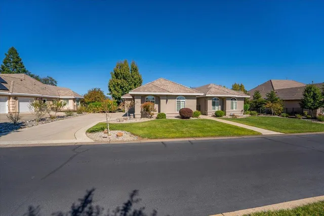 $800,000 | 827 Santa Cruz Drive, Redding, CA 96003