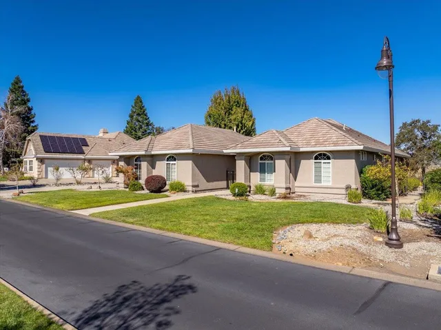 $800,000 | 827 Santa Cruz Drive, Redding, CA 96003