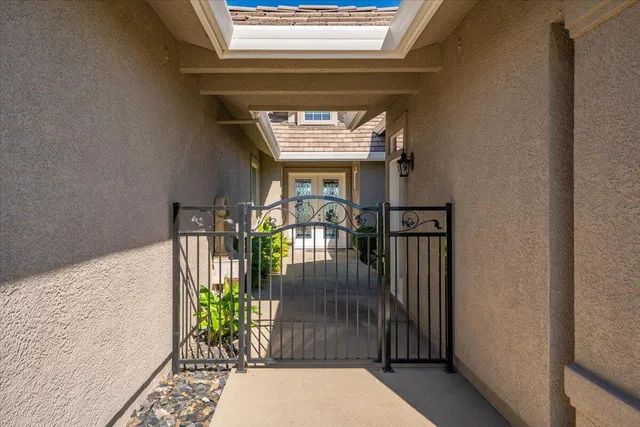 $800,000 | 827 Santa Cruz Drive, Redding, CA 96003