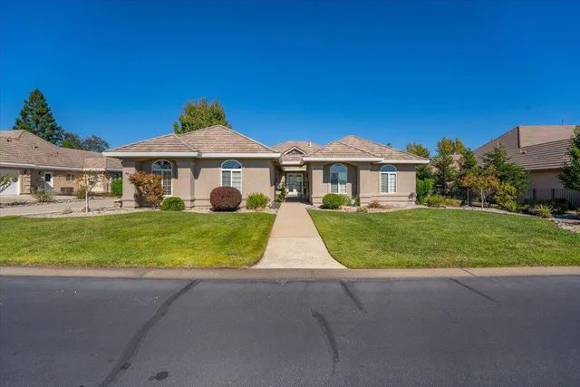 $800,000 | 827 Santa Cruz Drive, Redding, CA 96003