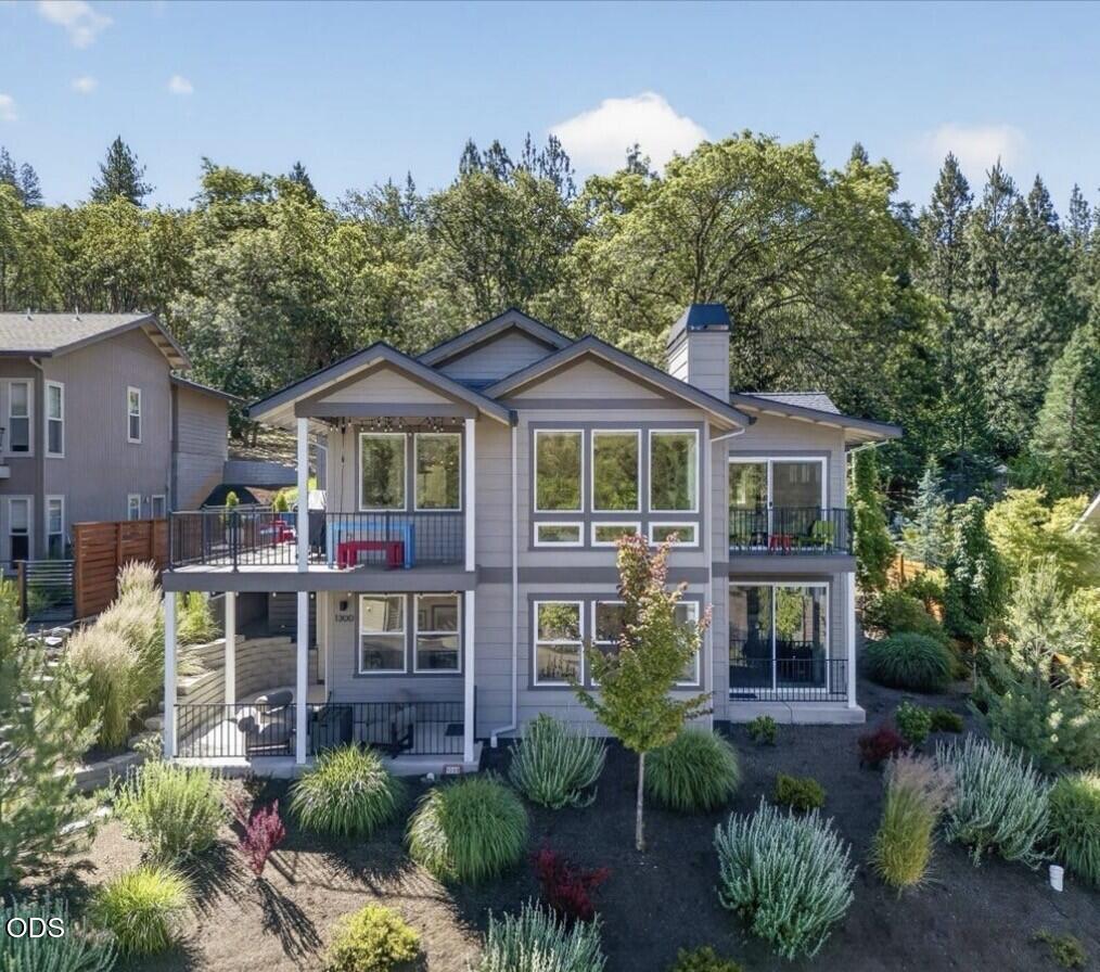 1300 Andrews Road Jacksonville, OR 97530 - Photo 3 of 53