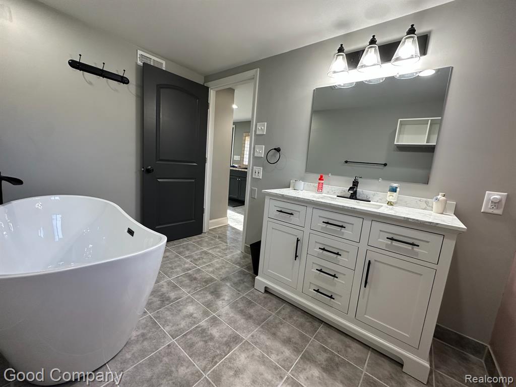 720 West Commerce Road Commerce Township, MI 48382 - Photo 7 of 19