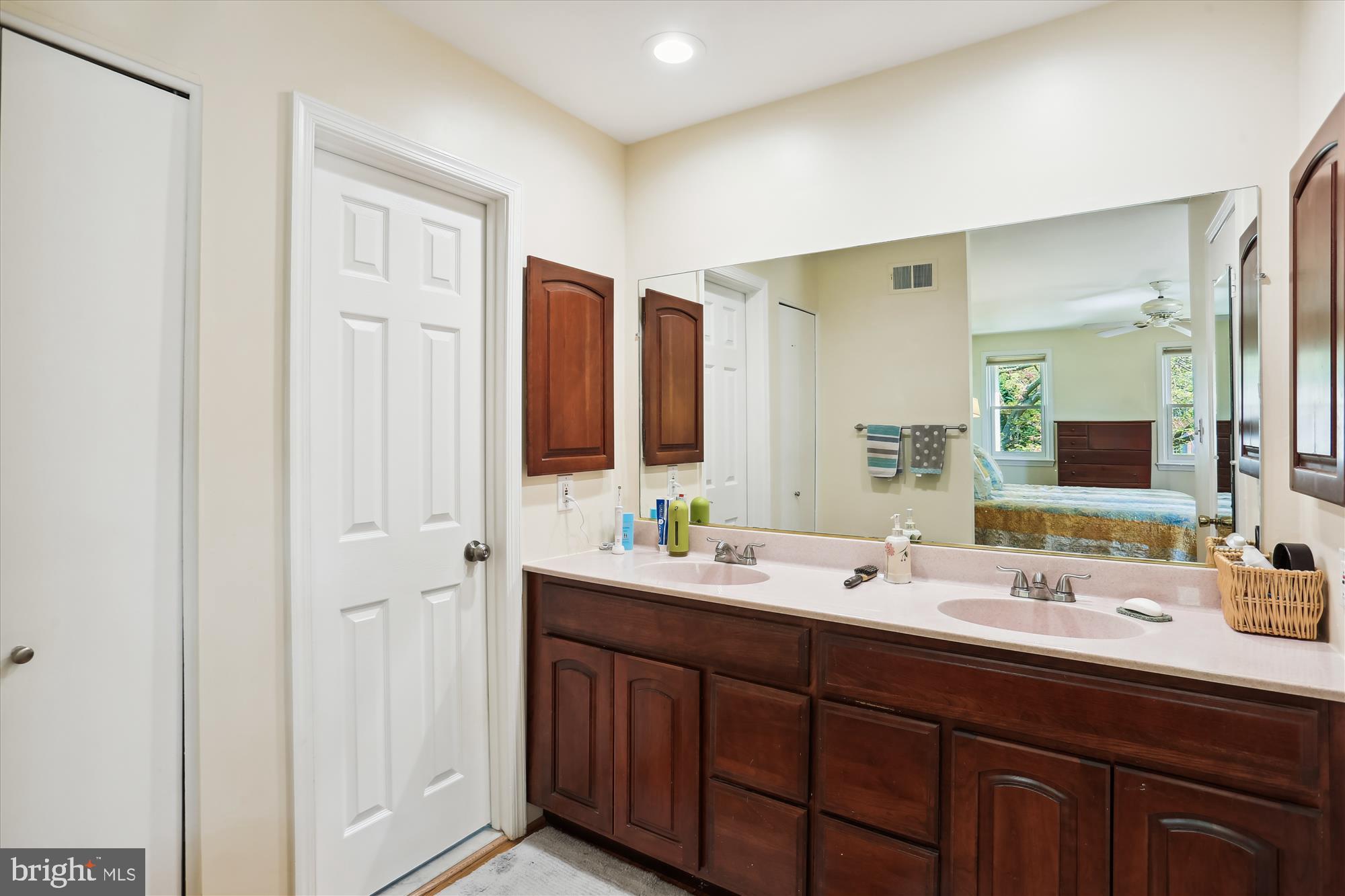 15405 Tindlay Street Silver Spring, MD 20905 - Photo 35 of 93 Vanity