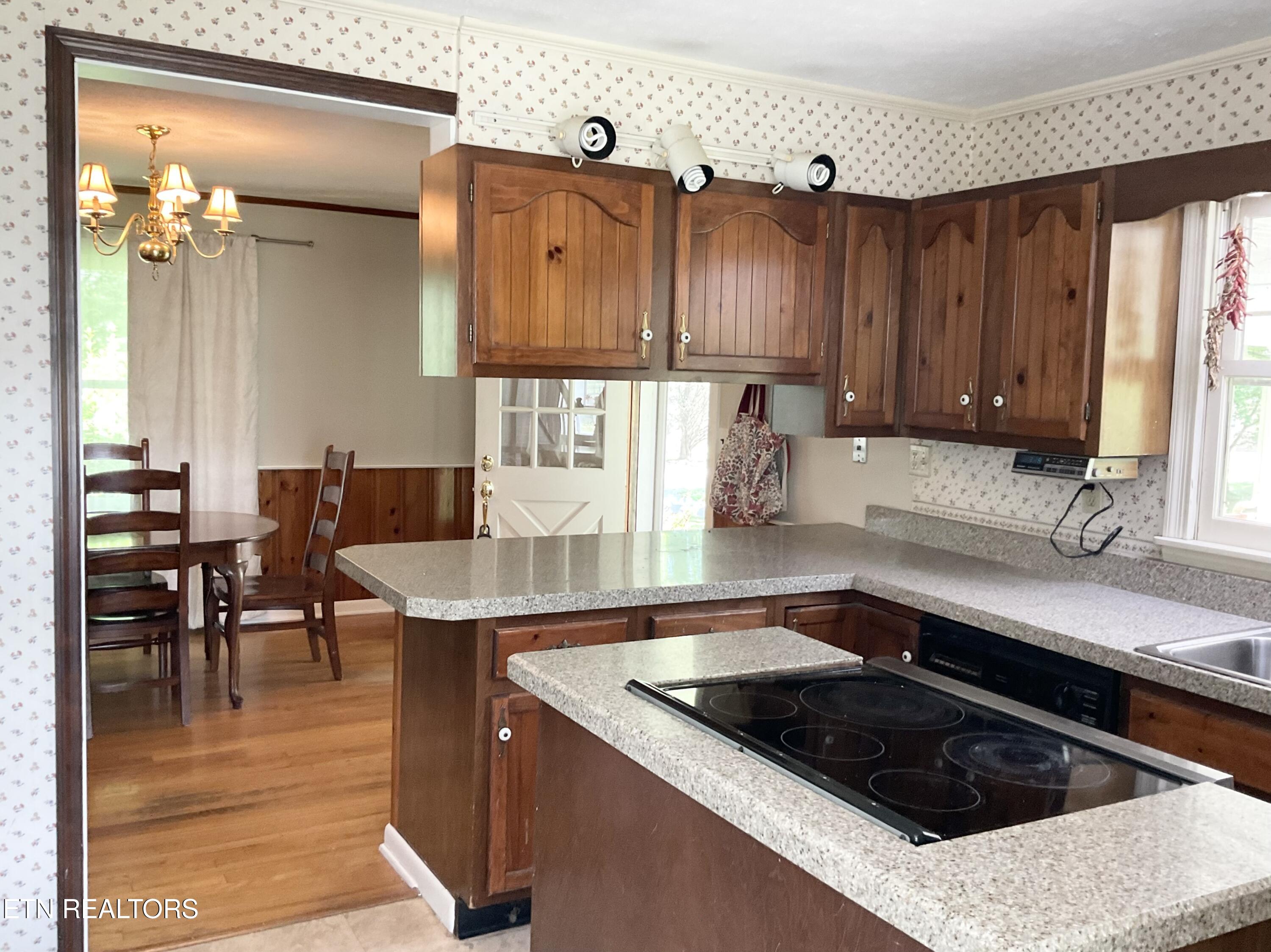 328 Ridgeview Drive Clinton, TN 37716 - Photo 9 of 45 Granite tops
