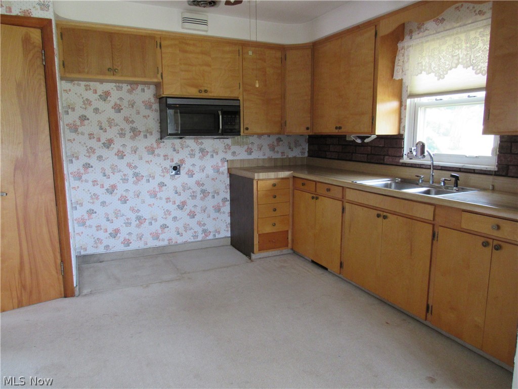 471 Ridge Road Hinckley, OH 44233 - Photo 3 of 16