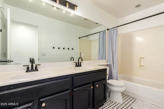 $725,000 | 688 West Juanita Avenue, Gilbert, AZ 85233