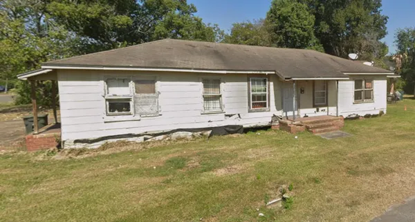 $795 | 696 West Irby Street, Beaumont, TX 77705