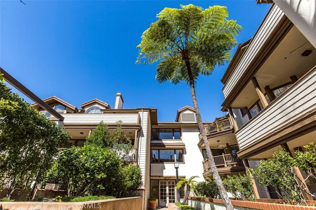 $660,000 | 2559 Plaza Del Amo, Unit 215, Torrance, CA 90503